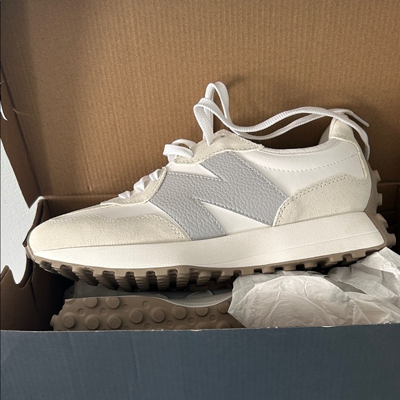 NB White and Gray Sneakers 327 Nwt women’s - Picture 1 of 8